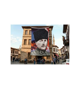 Üniformalı Kalpaklı Gazi Mustafa Kemal Atatürk Poster Bayrak Premium Raşel Kumaş ATA24