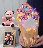 Kişiye Özel Hediye Fotoğraflı Renkli Işıklı Aynalı Kelebek Buketi ve Pembe Peluş Ayıcık (Beyaz)