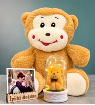 Fotoğraflı Doğum Günü Hediyesi Peluş Maymun ve Led Işıklı Peluş Ayıcıklı Fanus Hediye Seti