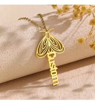 Kişiye Özel 925 Ayar Gümüş Tasarım Güve Figürlü Dikey İsim Kolye (Gold)