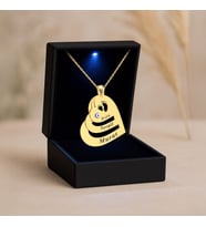 Işıklı Kutuda Üçlü İsimli Ayak İzi Kalpler Altın Kaplama Gümüş Kolye (Gold)