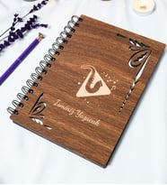 Kişiye Özel Müzik Temalı Ahşap Kapaklı Defter - Ajanda - İsme Özel - A5 60 Yaprak (120 SAYFA) Hediyelik (Gümüş)