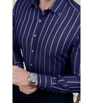 Lavicert Beyaz Çizgili Slimfit Hediye Kutulu Erkek Gömlek (Lacivert-Beyaz)