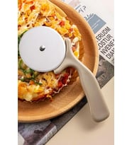 Saplı Çelik Pizza Hamur Mantı Börek Kesme Ruleti Pratik Pizza Kesici Dilimleyici Rulet