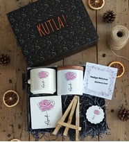 Kişiye Özel Kişiye Özel İsim Gül Hediye Kutusu - Kişiye Özel T Kupa, Seramik Kalemlik, Dekoratif Taş İsimlik, Güneş Anahtarlık Doğum Günü Hediyesi