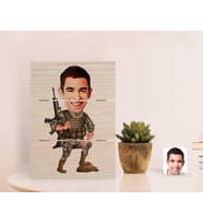 BK Gift Kişiye Özel Uzman Çavuş Karikatürlü Otantik Masaüstü Ahşap Palet Çerçeve-1 (Beyaz)