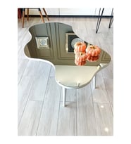 Fawdecor Aynalı Masif Ahşap Orta Sehpa - 120 x 75 cm Ebatında Ahşap Modern Cam Tablalı Orta Sehpa (Beyaz)