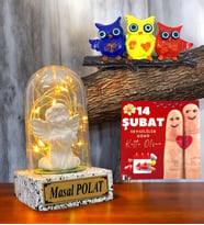 Sevgiliye Hediye  İsimli Beyaz Melekli Fanus & Tatlı Baykuşlar Magnet  Led Işıklı (Beyaz)