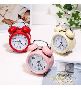 Büyük Boy Metal Masaüstü Renkli Işıklı Çalar Saat 15*11cm (Pembe)