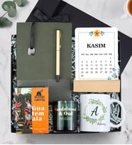 Defter & Kalem & Takvim & Filtre Kahve & Mum & Kupa Hediye Seti