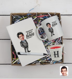 BK Gift Kişiye Özel Karikatür Tasarımlı Defter Kalem Kupa ve Mini Kovada Kokulu Mum Hediye Seti-1, Arkadaşa Hediye, Sevgiliye Hediye, Yeni İş Hediyesi