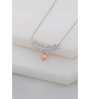 Rose Renk Çiçek Motifli Kalp Harfli Gümüş Bayan Kolye
