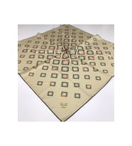 Geometrik Desen Black Seri Twill Eşarp Eşarp Askısı ile Birlikte 90x90 cm Krem K