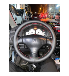 DİKİŞLİ DERİ DİREKSİYON KILIFI SİYAH DERİ KIRMIZI DİKİŞLİ PEUGEOT 206 İÇİN