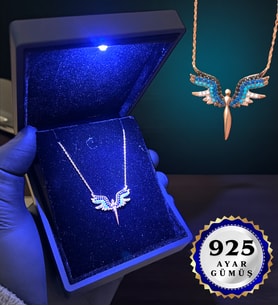 Işıklı Premium Kutusunda Zirkon Taşlı Tasarım Melek Kolye Hediyesi