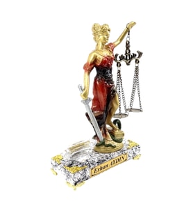 İsminize Özel Saatli Adalet Heykeli  Mermer Tasarımlı İsimli Kaideli (Model 1)