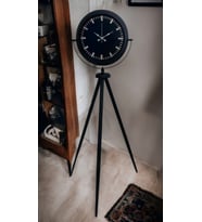 Siyah Lüks Sade Tripod Ayaklı Saat (Standart)