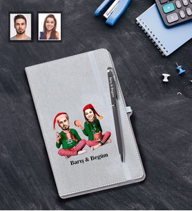 Kişiye Özel Yılbaşı Sevgili Karikatürlü Gri Defter Kalem Hediye Seti Model-5