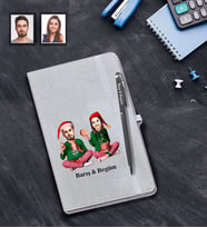 Kişiye Özel Yılbaşı Sevgili Karikatürlü Gri Defter Kalem Hediye Seti Model-5