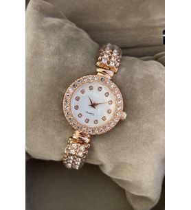 Minimal Zarif ve Şık Tasarımlı Taşlı Yuvarlak Kadran Rose Gold Renk Kadın Kol Saati İndirimli Kampanyalı Avantajlı Kuponlu Tarz Şık Garantili Tasarım Genç Lüks Trend Ucuz Anneye Kız Kardeşe Sevgiliye Sözlüye Nişanlıya Özel Doğum Günü Hediyesi Fırsat