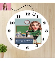 Öğretmen Sınıf Karikatürlü İsimli Duvar Saati