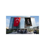 İstikbal Göklerdedir Atatürk Portresi Bayrak ve Türk Bayrağı Premium Raşel Kumaş 2'li Set 10x15 metre ATA10