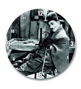 Cakatablo Charlie Chaplin Ayakları Soba İçinde Uyuyor Duvar Saati