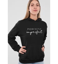 Kadın Kapüşonlu Sweatshirt – Perfectly Imperfect Yazılı Oversize Hoodie (Siyah)