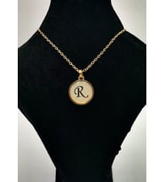 Gold Renk Büyük Boy Kararmaz ''R'' Harfli Kolye