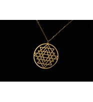 Kutsal Sri Yantra Kolye - İlahi Geometriyi Gümüşle Kucaklayın