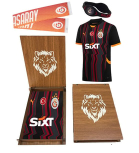 Galatasaray Puma Lisanslı 2024/2025 5 Yıldızlı Alternatif Forma Atkı ve Bileklik Hediyelik Ahşap Kut (Siyah)