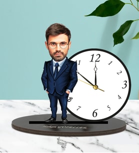 Kişiye Özel Müdür Karikatürlü Ahşap Biblo Masa Saati