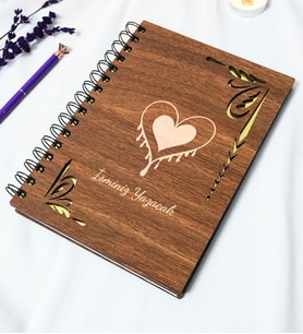 Kişiye Özel Kalp Desenli Ahşap Kapaklı Defter - Ajanda - İsme Özel - A5 60 Yaprak (120 SAYFA) Hediyelik (Gold)