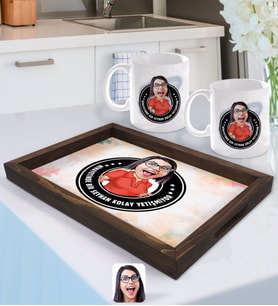 BK Gift Kişiye Özel Kadın Nihayetinde Karikatürlü Doğal Ahşap Tepsi ve 2’li Kupa Bardak Seti-3