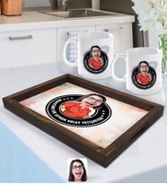 BK Gift Kişiye Özel Kadın Nihayetinde Karikatürlü Doğal Ahşap Tepsi ve 2’li Kupa Bardak Seti-3