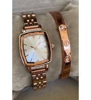 Cartier Bileklik Hediyeli Zirkon Taşl Rose Gold Renk Çelik Kadın Kol Saati Özel Kutusunda Gönderilecektir Anneye Ablaya Sevgiliye Hanima Ese Arkadasa Dogum Gunu Yıldonumu Hediyesi Anneye Kız Kardese Kisiye Ozel Hediye