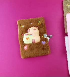 Capybara Sukişi Kapaklı Kilitli Günlük Defter (Kahverengi)