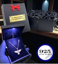 Kişiye Özel İsimli Kutuda 925 Ayar Zümrüdü Anka Kuşu Kolye - Işıklı Kolye Kutusunda