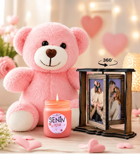 Kişiye Özel 2 Fotoğraflı Dönen Ahşap Çerçeve Kokulu Mum ve Pembe Peluş Ayıcık Hediye Seti