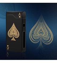 Valkyrie Maça As  USB-C Şarjlı Elektrikli Çakmak  Çift Ark Plazma  Alevsiz  Şarj Göstergeli Cep Çakmağı (Siyah)