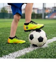 Çocuk Halı Saha Futbol Ayakkabısı – Hafif, Kaymaz Tabanlı, Bağcıklı Kramponsuz Spor Ayakkabı