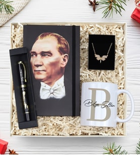 Kişiye Özel Harf Baskılı Kupa & Atatürk Kabartmalı Kalem & Mustafa Kemal Atatürk Baskılı Defter & Gold Renk Melek Kolye Hediye Seti (Model 1)