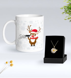 Sevgiliye Yılbaşı Hediyesi BK Gift Kişiye Özel İsimli Yılbaşı Tasarımlı Beyaz Kupa Bardak ve Papatya Kolye Hediye Seti-8, Sevgiliye Hediye, İsimli Kolye