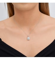 0,46 Karat Pırlanta Baget Kolye (Beyaz)