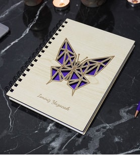 Kişiye Özel Kelebek Desenli Ahşap Kapaklı Defter - Ajanda - İsme Özel - A5 60 Yaprak (120 SAYFA) Hediyelik (Mor)
