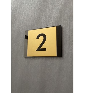Yönline Minimal Gold Tasarım Apartman Kapı Numarası