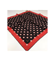 Geometrik Logolu Desen Gold Seri Twill Eşarp Eşarp Askısı ile Birlikte 90x90 cm 