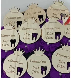 Kişiye Özel Pleksi Diş Çıktı Anahtarlık Magnet Hatıra (Altın)