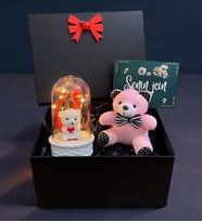 Siyah Hediye Kutusunda Led Işıklı Fanus ve Pembe Peluş Ayıcık Hediye Seti (Model 3)