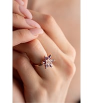925 Ayar Gümüş Ayarlanabilir Rose Mor ve Beyaz Taşlı Lotus Çiçeği Yüzük